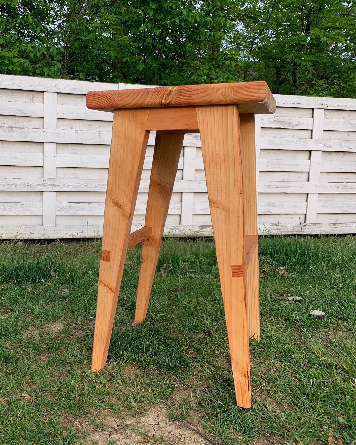 Spencley Design Co - 2X4 MODERN STOOL - FULL PLANS